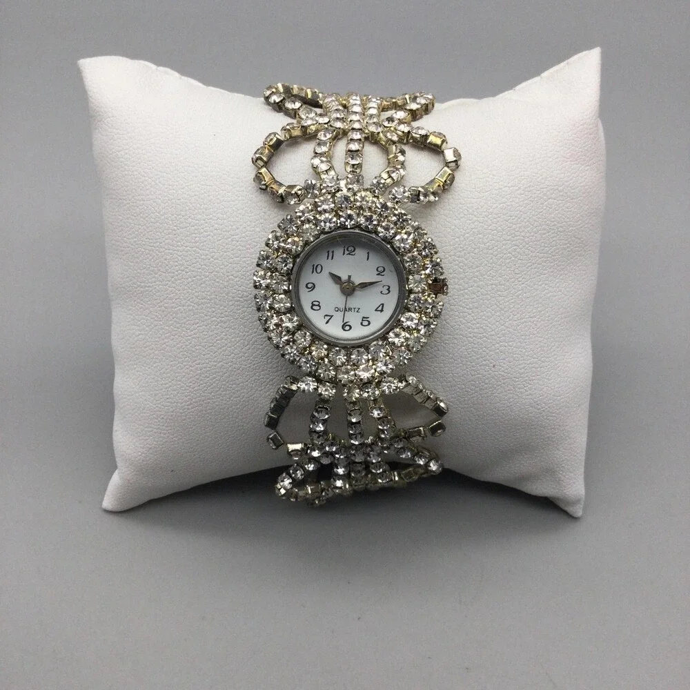 Rhinestone Cocktail Womens Watch 28mm White Dial Silver Tone New Battery 7.5